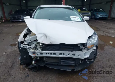 2013 Ford Focus Titanium из США, поврежденный, VIN 1FADP3N28DL359437